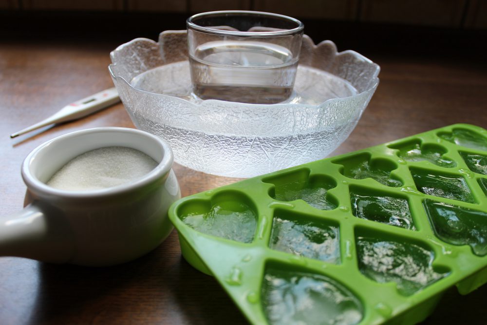 Getränke schnell kühlen mit Eiswürfeln und Salz (Foto Karoline Grimm). befootec