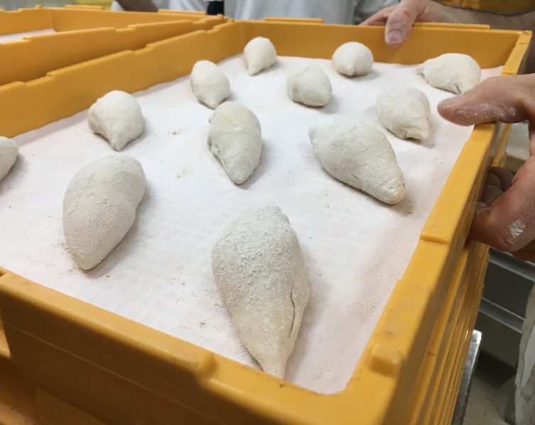 Handgeschlagene Brötchen. Foto: Pascal Schöpf